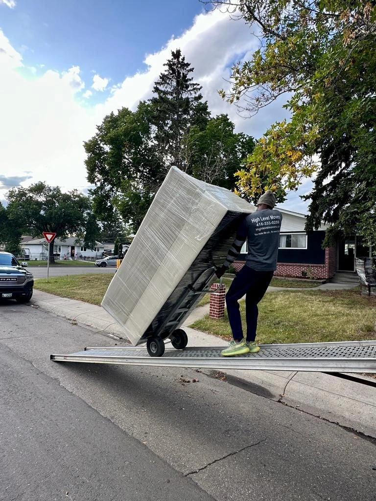 Residential movers Etobicoke loading the truck